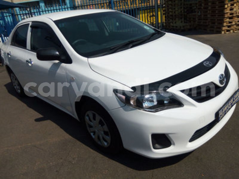 Big with watermark toyota corrola standout 2016 1