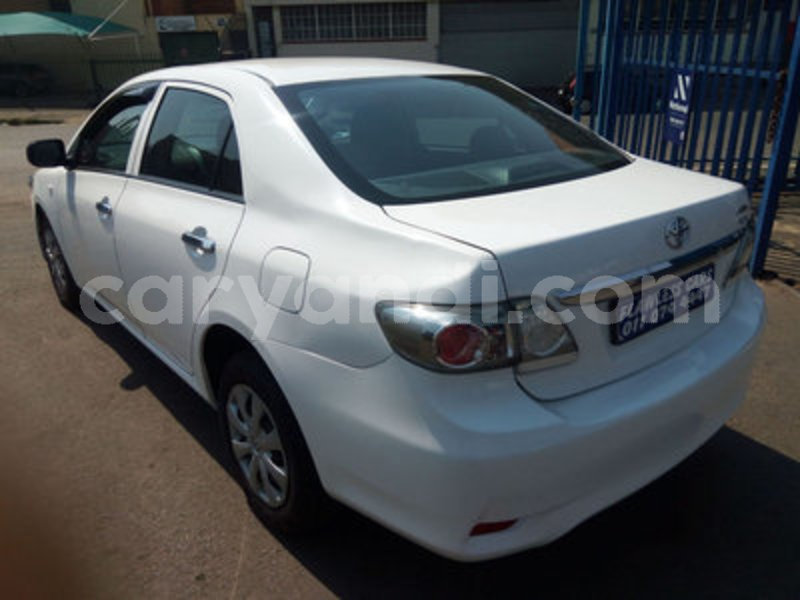 Big with watermark toyota corrola standout 2016 2