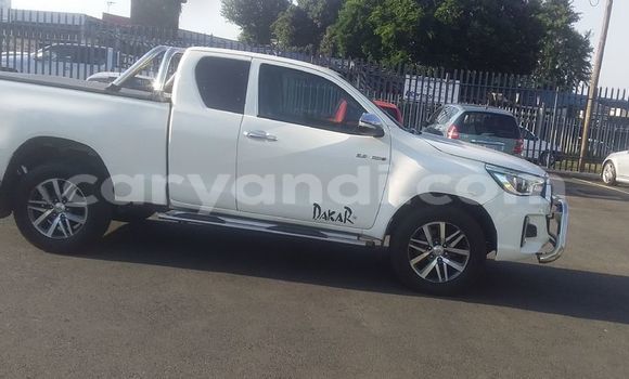 Nunua Ilio tumika Toyota Hilux Nyeupe Gari ndani ya Lusaka nchini Zambia