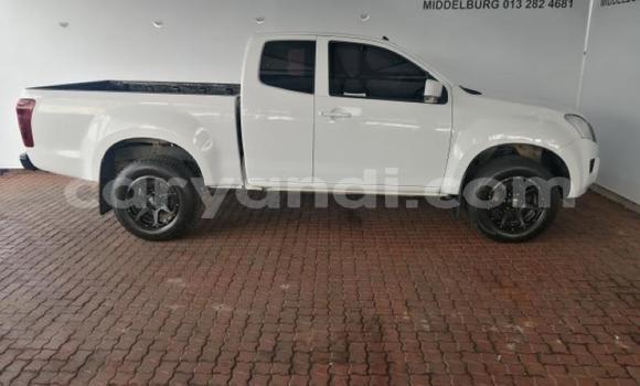 Acheter Occasion Voiture Isuzu KB Blanc à Chilanga, Lusaka Acheter Occasion Voiture Isuzu KB Blanc à Chilanga, Lusaka