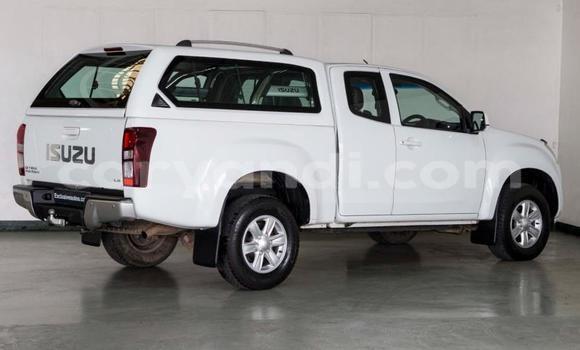 Buy Used Isuzu KB White Car in Chilanga in Lusaka Buy Used Isuzu KB White Car in Chilanga in Lusaka