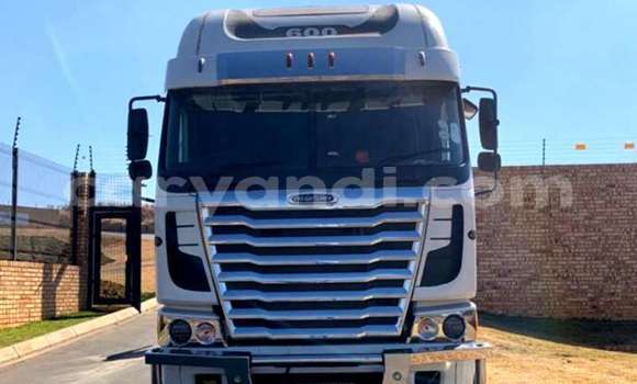 Buy Used Caterpillar 120 White Truck in Chingola in Zambia Buy Used Caterpillar 120 White Truck in Chingola in Zambia
