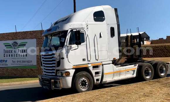 Buy Used Caterpillar 120 White Truck in Chingola in Zambia Buy Used Caterpillar 120 White Truck in Chingola in Zambia