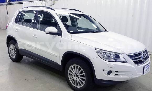 Acheter Import Voiture Volkswagen Touareg Blanc à Lusaka, Zambie Acheter Import Voiture Volkswagen Touareg Blanc à Lusaka, Zambie