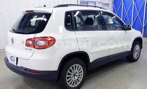 Acheter Import Voiture Volkswagen Touareg Blanc à Lusaka, Zambie Acheter Import Voiture Volkswagen Touareg Blanc à Lusaka, Zambie