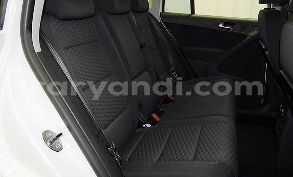 Acheter Import Voiture Volkswagen Touareg Blanc à Lusaka, Zambie Acheter Import Voiture Volkswagen Touareg Blanc à Lusaka, Zambie