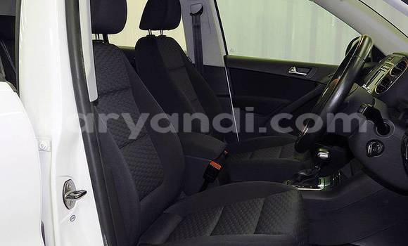 Acheter Import Voiture Volkswagen Touareg Blanc à Lusaka, Zambie Acheter Import Voiture Volkswagen Touareg Blanc à Lusaka, Zambie