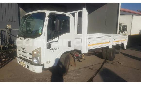 Acheter Occasion Utilitaire Isuzu FTR 850 Blanc à Chilanga, Lusaka Acheter Occasion Utilitaire Isuzu FTR 850 Blanc à Chilanga, Lusaka