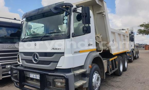 Nunua Ilio tumika Mercedes–Benz 2628 Nyeupe Lori ndani ya Chilanga nchini Lusaka