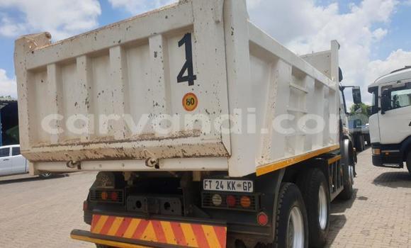 Acheter Occasion Utilitaire Mercedes–Benz 2628 Blanc à Chilanga, Lusaka Acheter Occasion Utilitaire Mercedes–Benz 2628 Blanc à Chilanga, Lusaka