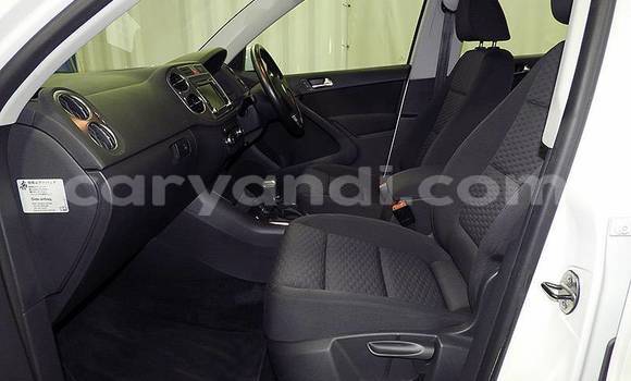 Acheter Import Voiture Volkswagen Touareg Blanc à Lusaka, Zambie Acheter Import Voiture Volkswagen Touareg Blanc à Lusaka, Zambie