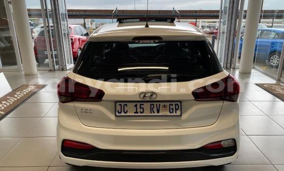 Acheter Occasion Voiture Hyundai i20 Gris à Livingstone, Zambie Acheter Occasion Voiture Hyundai i20 Gris à Livingstone, Zambie