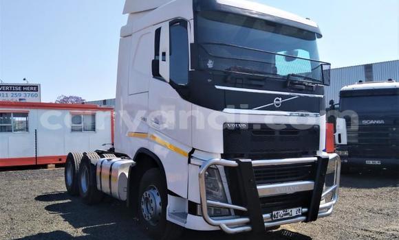 Buy Used Volvo F4 White Truck in Choma in Southern Buy Used Volvo F4 White Truck in Choma in Southern