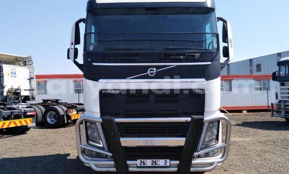 Buy Used Volvo F4 White Truck in Choma in Southern Buy Used Volvo F4 White Truck in Choma in Southern