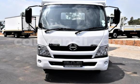 Buy Used Hino 300 Series White Truck in Chingola in Zambia Buy Used Hino 300 Series White Truck in Chingola in Zambia
