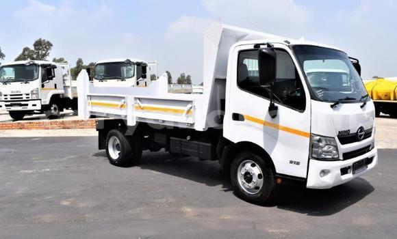 Buy Used Hino 300 Series White Truck in Chingola in Zambia Buy Used Hino 300 Series White Truck in Chingola in Zambia