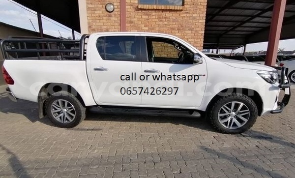 Nunua Ilio tumika Toyota Hilux Nyeupe Gari ndani ya Chingola nchini Zambia Nunua Ilio tumika Toyota Hilux Nyeupe Gari ndani ya Chingola nchini Zambia