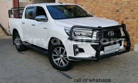 Nunua Ilio tumika Toyota Hilux Nyeupe Gari ndani ya Chingola nchini Zambia Nunua Ilio tumika Toyota Hilux Nyeupe Gari ndani ya Chingola nchini Zambia