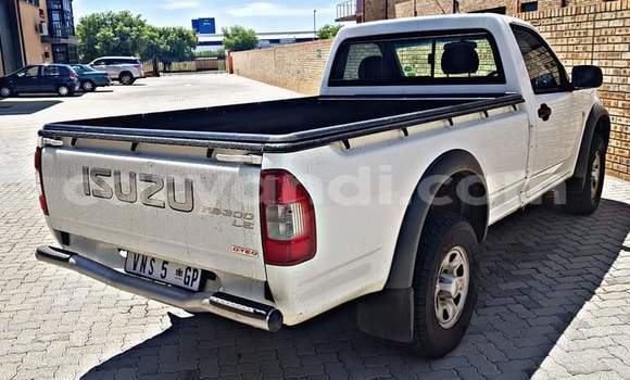 Acheter Occasion Voiture Isuzu KB Blanc à Livingstone, Zambie Acheter Occasion Voiture Isuzu KB Blanc à Livingstone, Zambie