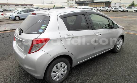 Acheter Import Voiture Toyota Vitz Gris à Lusaka, Zambie Acheter Import Voiture Toyota Vitz Gris à Lusaka, Zambie
