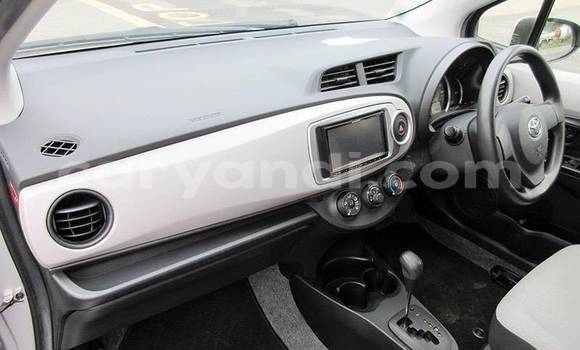 Acheter Import Voiture Toyota Vitz Gris à Lusaka, Zambie Acheter Import Voiture Toyota Vitz Gris à Lusaka, Zambie