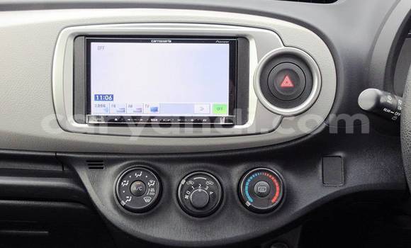 Acheter Import Voiture Toyota Vitz Gris à Lusaka, Zambie Acheter Import Voiture Toyota Vitz Gris à Lusaka, Zambie