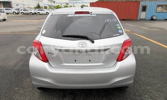 Acheter Import Voiture Toyota Vitz Gris à Lusaka, Zambie Acheter Import Voiture Toyota Vitz Gris à Lusaka, Zambie