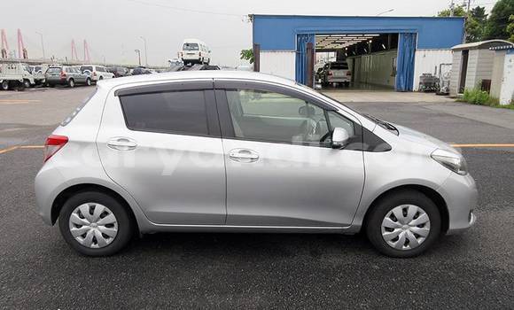 Acheter Import Voiture Toyota Vitz Gris à Lusaka, Zambie Acheter Import Voiture Toyota Vitz Gris à Lusaka, Zambie