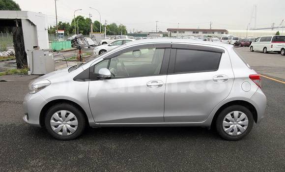 Acheter Import Voiture Toyota Vitz Gris à Lusaka, Zambie Acheter Import Voiture Toyota Vitz Gris à Lusaka, Zambie