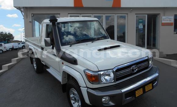 Nunua Ilio tumika Toyota Land Cruiser Nyeupe Gari ndani ya Sesheke nchini Magharibi Nunua Ilio tumika Toyota Land Cruiser Nyeupe Gari ndani ya Sesheke nchini Magharibi