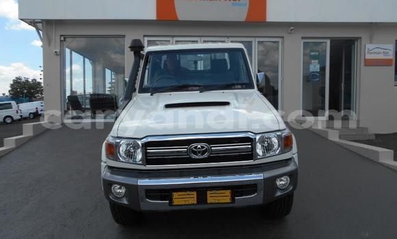 Nunua Ilio tumika Toyota Land Cruiser Nyeupe Gari ndani ya Sesheke nchini Magharibi Nunua Ilio tumika Toyota Land Cruiser Nyeupe Gari ndani ya Sesheke nchini Magharibi