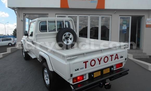 Nunua Ilio tumika Toyota Land Cruiser Nyeupe Gari ndani ya Sesheke nchini Magharibi Nunua Ilio tumika Toyota Land Cruiser Nyeupe Gari ndani ya Sesheke nchini Magharibi