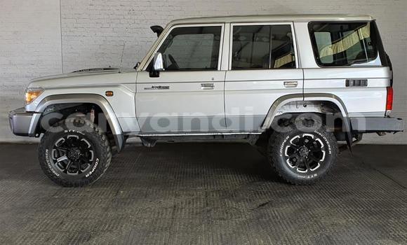 Nunua Ilio tumika Toyota Land Cruiser Fedha Gari ndani ya Chipata nchini Zambia Nunua Ilio tumika Toyota Land Cruiser Fedha Gari ndani ya Chipata nchini Zambia
