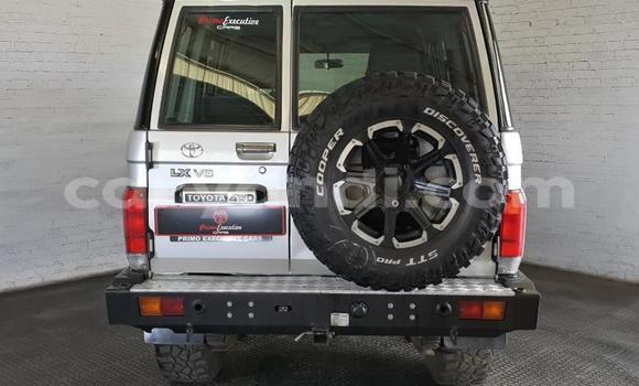 Nunua Ilio tumika Toyota Land Cruiser Fedha Gari ndani ya Chipata nchini Zambia Nunua Ilio tumika Toyota Land Cruiser Fedha Gari ndani ya Chipata nchini Zambia