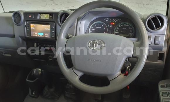 Nunua Ilio tumika Toyota Land Cruiser Fedha Gari ndani ya Chipata nchini Zambia Nunua Ilio tumika Toyota Land Cruiser Fedha Gari ndani ya Chipata nchini Zambia