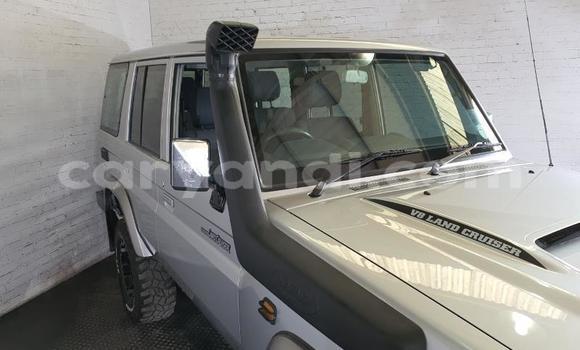 Nunua Ilio tumika Toyota Land Cruiser Fedha Gari ndani ya Chipata nchini Zambia Nunua Ilio tumika Toyota Land Cruiser Fedha Gari ndani ya Chipata nchini Zambia