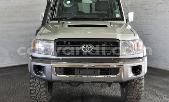 Nunua Ilio tumika Toyota Land Cruiser Fedha Gari ndani ya Chipata nchini Zambia Nunua Ilio tumika Toyota Land Cruiser Fedha Gari ndani ya Chipata nchini Zambia