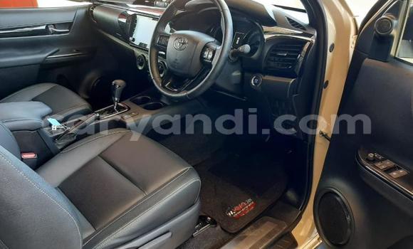 Nunua Ilio tumika Toyota Hilux Beige Gari ndani ya Chililabombwe nchini Copperbelt Nunua Ilio tumika Toyota Hilux Beige Gari ndani ya Chililabombwe nchini Copperbelt