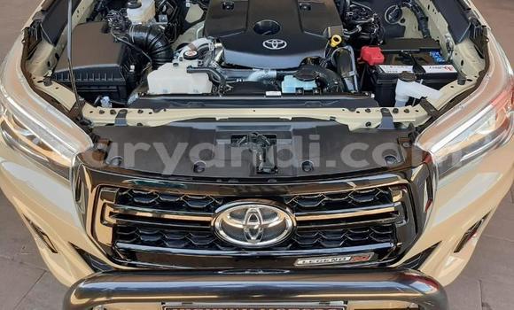 Nunua Ilio tumika Toyota Hilux Beige Gari ndani ya Chililabombwe nchini Copperbelt Nunua Ilio tumika Toyota Hilux Beige Gari ndani ya Chililabombwe nchini Copperbelt