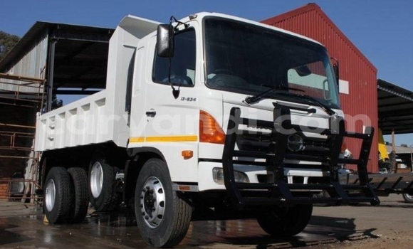 Nunua Ilio tumika Hino Ranger Nyeupe Lori ndani ya Lusaka nchini Zambia Nunua Ilio tumika Hino Ranger Nyeupe Lori ndani ya Lusaka nchini Zambia