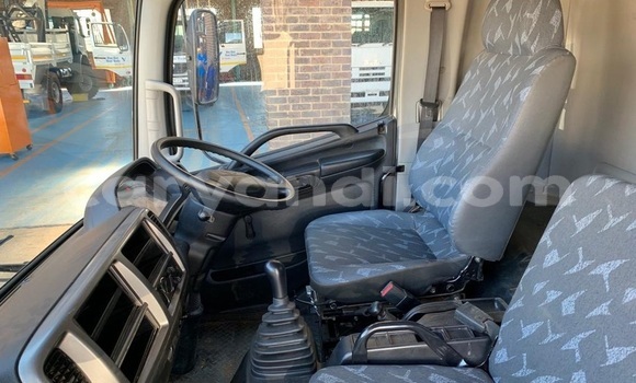 Nunua Ilio tumika Hino Ranger Nyeupe Lori ndani ya Lusaka nchini Zambia Nunua Ilio tumika Hino Ranger Nyeupe Lori ndani ya Lusaka nchini Zambia