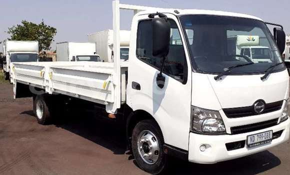 Acheter Occasion Utilitaire Hino 300 Series Blanc à Lusaka, Zambie