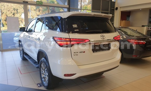 Acheter Occasion Voiture Toyota Fortuner Blanc à Chingola, Zambie Acheter Occasion Voiture Toyota Fortuner Blanc à Chingola, Zambie
