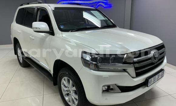 Nunua Ilio tumika Toyota Land Cruiser Nyeupe Gari ndani ya Kitwe nchini Zambia