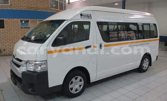 Acheter Occasion Voiture Toyota Hiace Blanc à Lusaka, Zambie