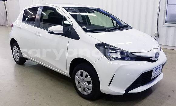Acheter Import Voiture Toyota Vitz Blanc à Lusaka, Zambie Acheter Import Voiture Toyota Vitz Blanc à Lusaka, Zambie