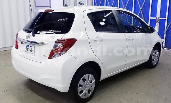 Acheter Import Voiture Toyota Vitz Blanc à Lusaka, Zambie Acheter Import Voiture Toyota Vitz Blanc à Lusaka, Zambie