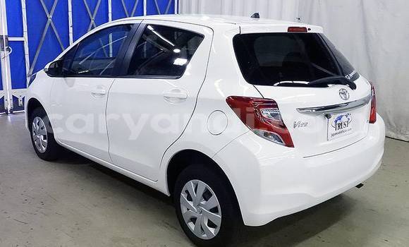 Acheter Import Voiture Toyota Vitz Blanc à Lusaka, Zambie Acheter Import Voiture Toyota Vitz Blanc à Lusaka, Zambie