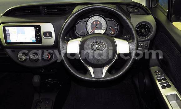 Acheter Import Voiture Toyota Vitz Blanc à Lusaka, Zambie Acheter Import Voiture Toyota Vitz Blanc à Lusaka, Zambie