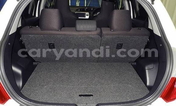 Acheter Import Voiture Toyota Vitz Blanc à Lusaka, Zambie Acheter Import Voiture Toyota Vitz Blanc à Lusaka, Zambie